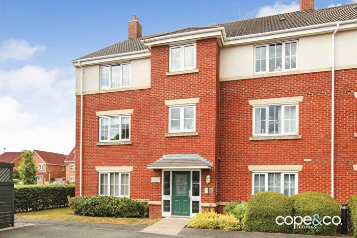 2 Bedroom Flat To Rent In Grasscroft House, Archdale Close, Chesterfield, Derbyshire, S40