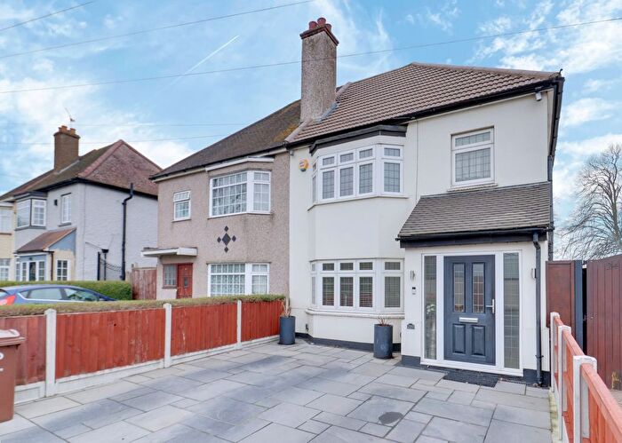 3 Bedroom Semi Detached House For Sale In Purfleet Road, Aveley, RM15