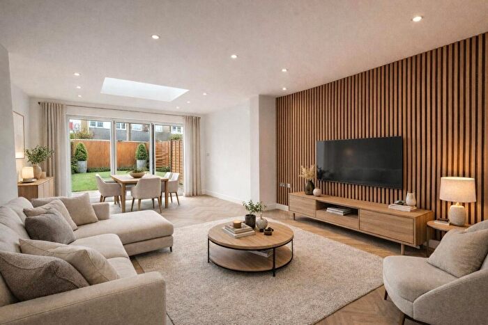 4 Bedroom End Of Terrace House For Sale In Carston Close, London, SE12