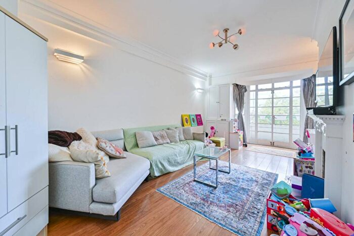 3 Bedroom Flat To Rent In Dorset House, Gloucester Place, Marylebone, London, NW1