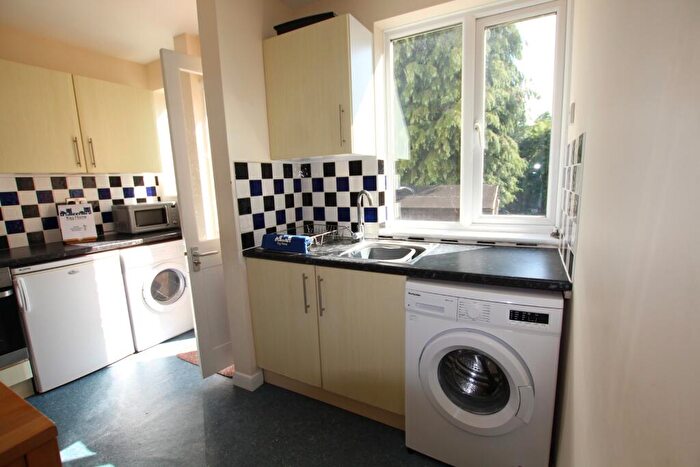 5 Bedroom House To Rent In Kingsland Avenue, Northampton, NN2