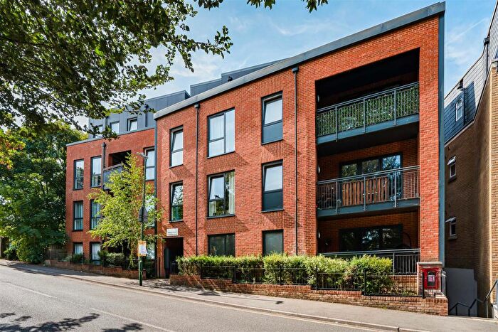 2 Bedroom Apartment For Sale In Station Road, Sutton, SM2
