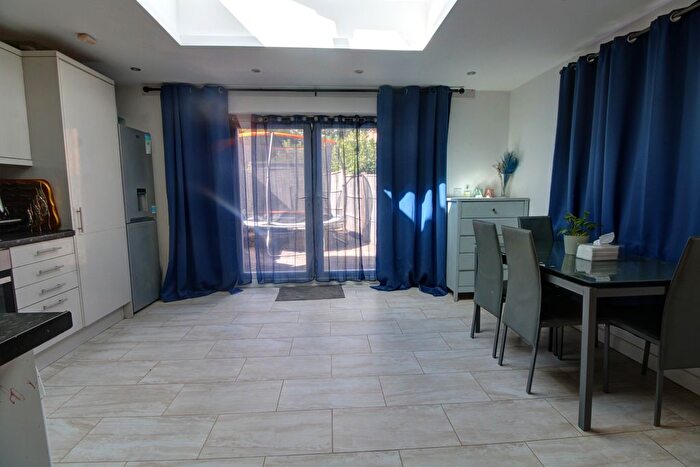 2 Bedroom Semi-detached House For Sale In Watersfield Close, Reading, RG6