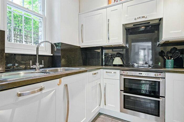 2 Bedroom Apartment To Rent In Northumberland House, Highbury Crescent, Highbury, Islington, London, N5