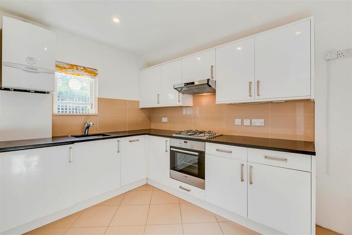 Studio To Rent In The Avenue, London, W4