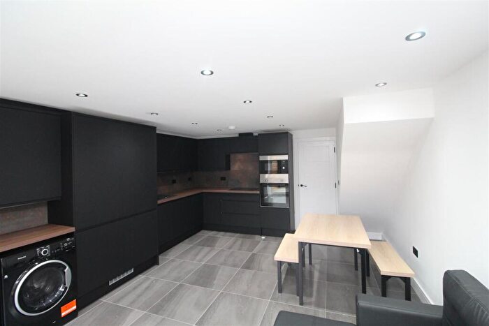 6 Bedroom House To Rent In May Street, Cathys, Cardiff, CF24