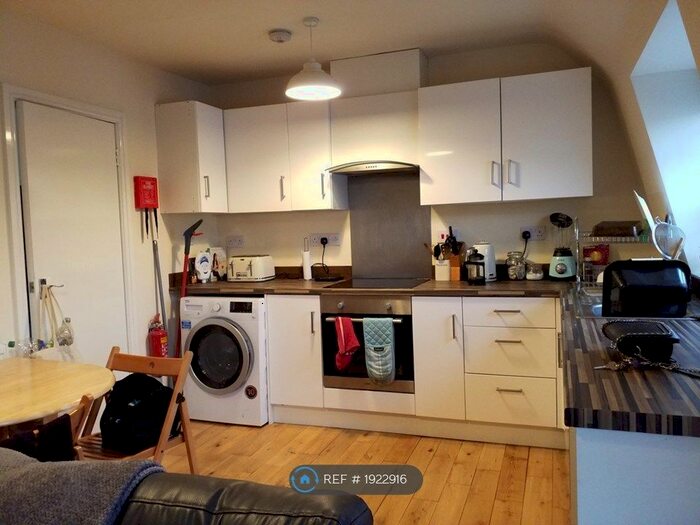 3 Bedroom Flat To Rent In Camberwell Road, London, SE5