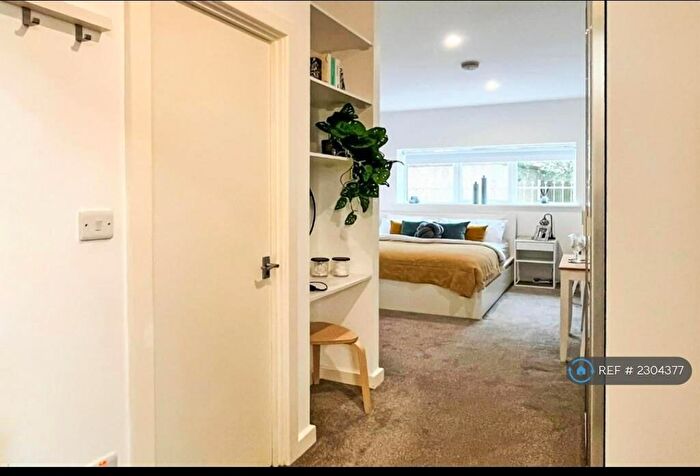 Studio To Rent In London Road, London, KT2