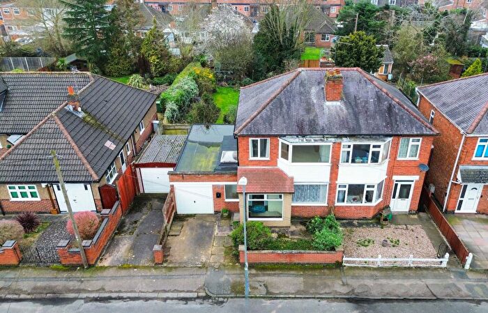 3 Bedroom Semi Detached House For Sale In Guilford Drive, Wigston, Leicester, LE18