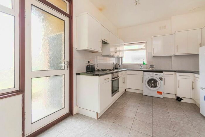 3 Bedroom Maisonette To Rent In Northcote Avenue, Ealing Broadway, London, W5