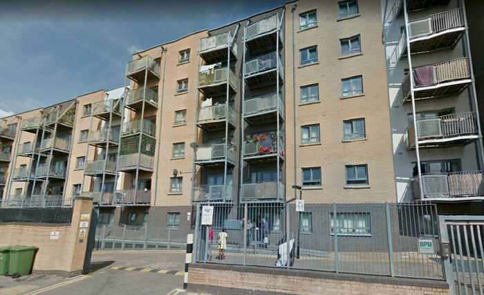 2 Bedroom Apartment To Rent In Darnay Apartments, Stratford, E15