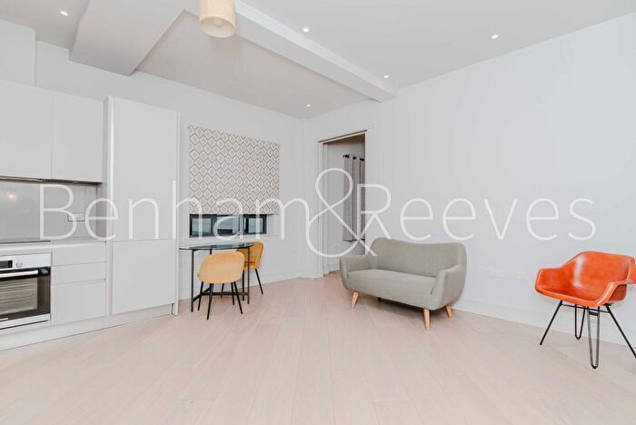 Studio To Rent In Market Building, Brentford, TW8