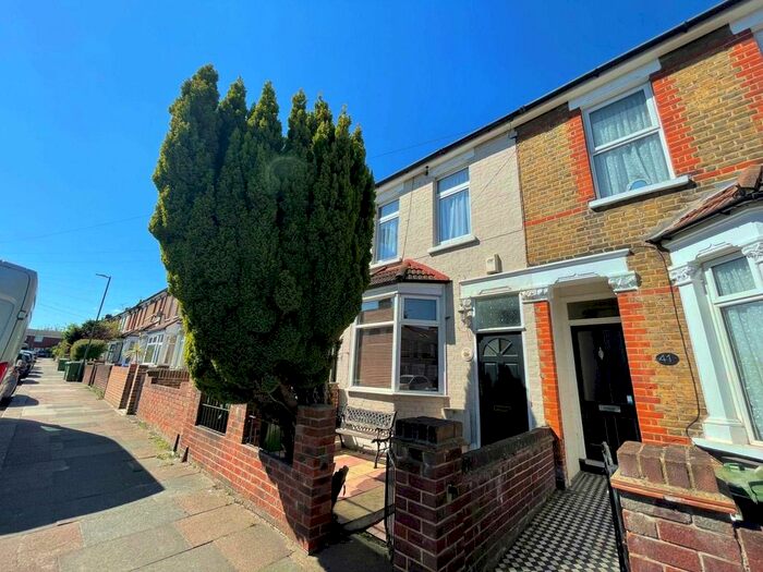 3 Bedroom Property To Rent In Alexandra Road, Erith, DA8