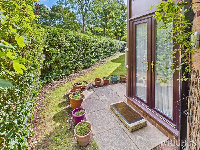 2 Bedroom Retirement Property For Sale In Roseacre Gardens, Welwyn Garden City, AL7