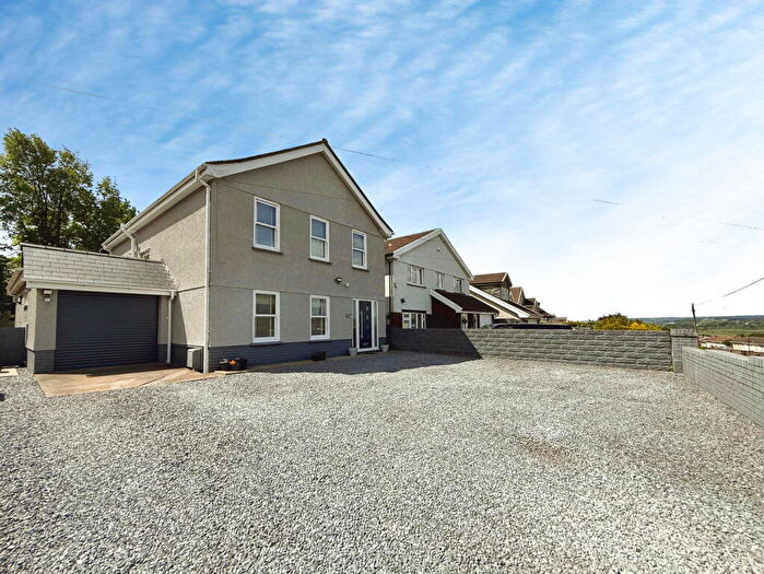 3 Bedroom Detached House For Sale In Glebe Road, Loughor, Swansea, SA4