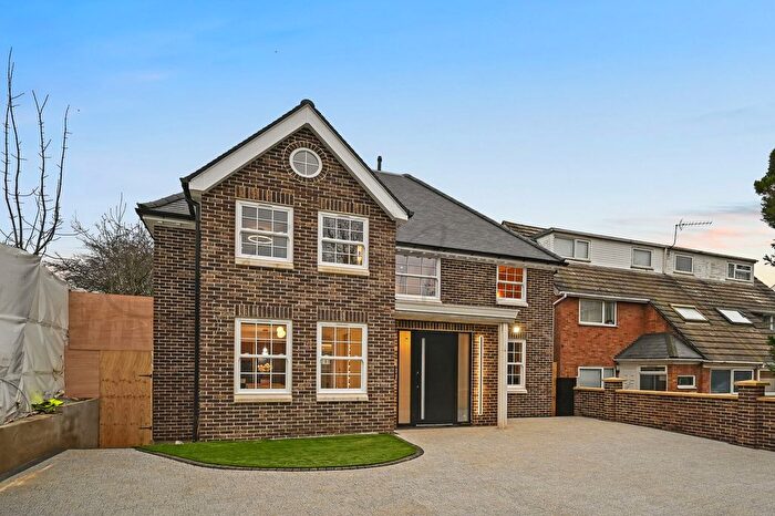 8 Bedroom Property For Sale In Oakleigh Road, Southgate, N11