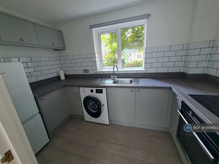 2 Bedroom Flat To Rent In Trinity Mews, Bury St. Edmunds, IP33