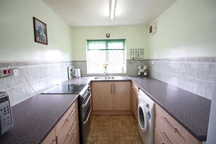 2 Bedroom Semi-Detached Bungalow For Sale In Rockingham Way, Leeds, LS15