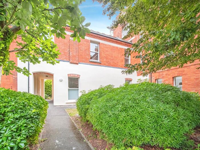 2 Bedroom Flat For Sale In Sherren Avenue, Charlton Down, Dorchester, DT2