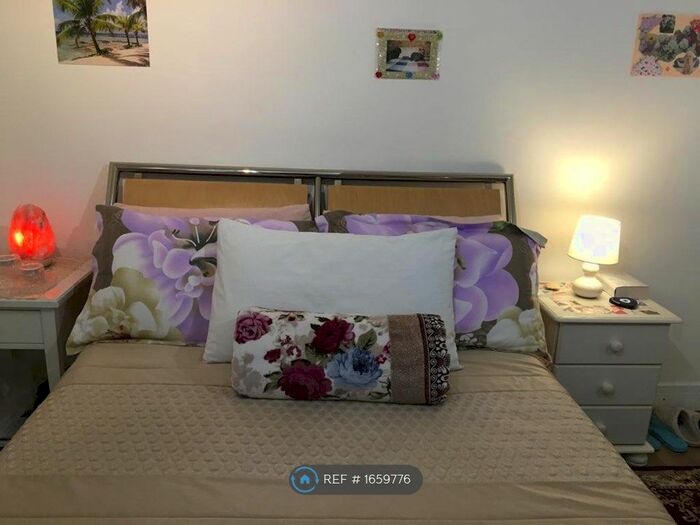 Studio To Rent In The Green Ealing, London, W5