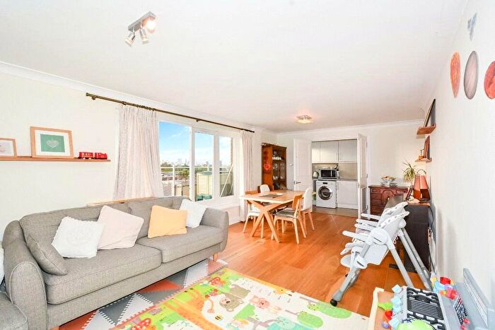 2 Bedroom Flat To Rent In New Caledonian Wharf, Odessa Street, London, SE16