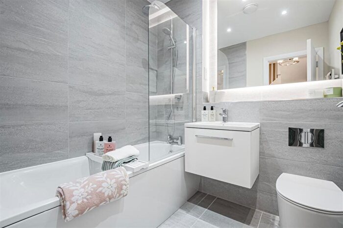 4 Bedroom Detached House For Sale In The Clayburn At Herons Lake, Theale, Reading, RG7