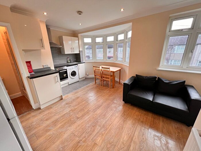 1 Bedroom Flat To Rent In Staines Road, Ilford, IG1