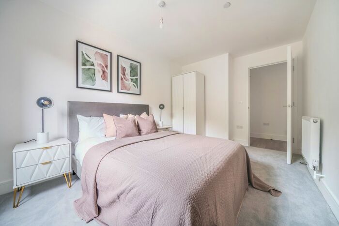 2 Bedroom Flat To Rent In Whiffens Avenue, Chatham, ME4