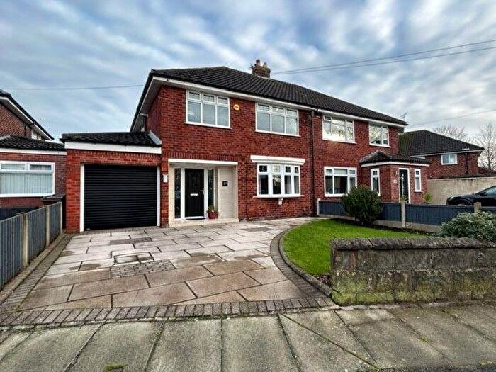 3 Bedroom Semi Detached House For Sale In Ridgeway Drive, Lydiate, L31