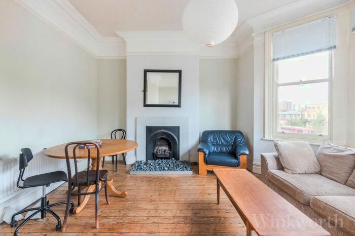 3 Bedroom Flat To Rent In New Cross Road, London, SE14