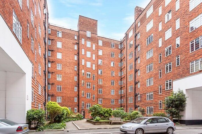 2 Bedroom Flat To Rent In Latymer Court, Hammersmith Road, Hammersmith, W6