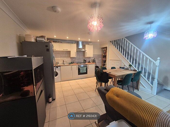 2 Bedroom Flat To Rent In Stantaway House, Torquay, TQ1