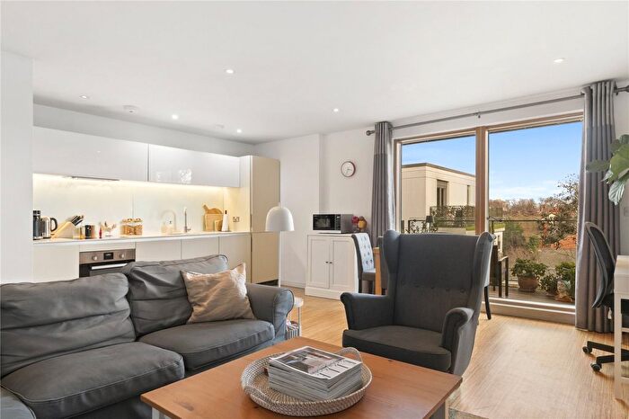 2 Bedroom Flat For Sale In Wingate Square, London, SW4