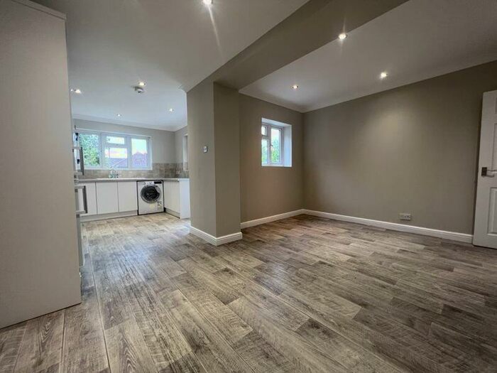 3 Bedroom Semi-Detached House To Rent In Abbotts Close, Leigh-On-Sea, SS9