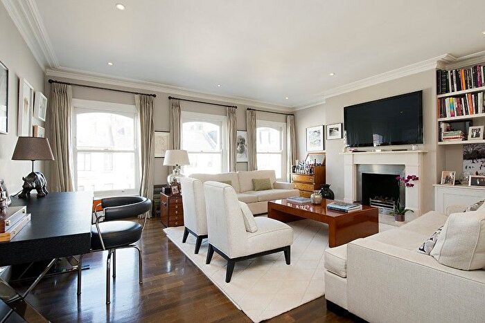 2 Bedroom Flat To Rent In Beaufort Street, London, SW3