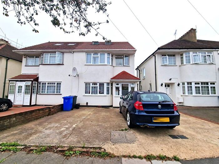 2 Bedroom Maisonette To Rent In Kenton, Harrow, HA3
