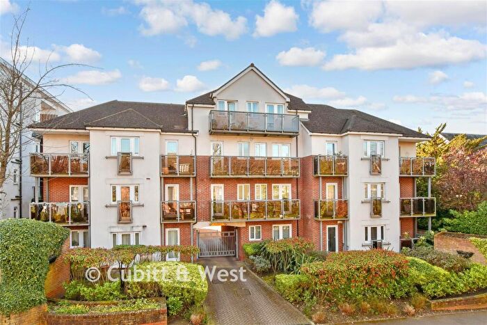 2 Bedroom Flat For Sale In Eaton Road, Sutton, Surrey, SM2