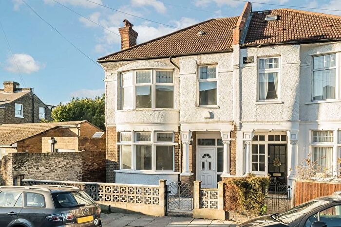 3 Bedroom Semi-Detached House To Rent In Guildersfield Road, London, SW16