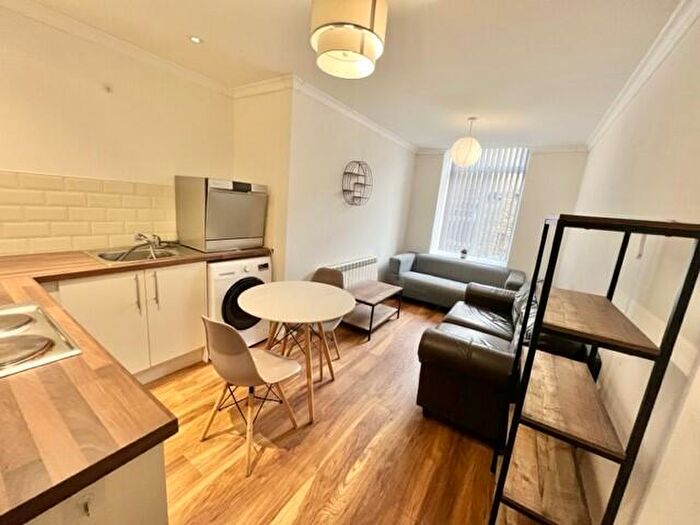 1 Bedroom Apartment To Rent In King Cross Street, Halifax, HX1