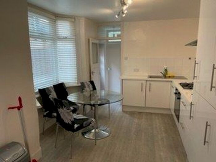 1 Bedroom Flat To Rent In High Road Leytonstone, London, E11