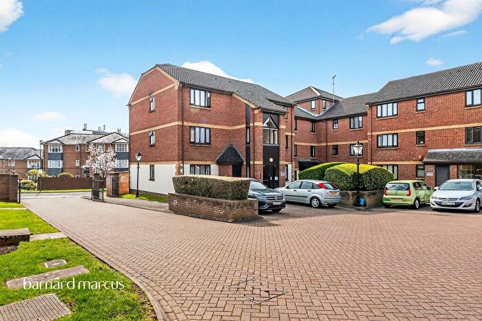 1 Bedroom Flat For Sale In Kirk Rise, Sutton, SM1