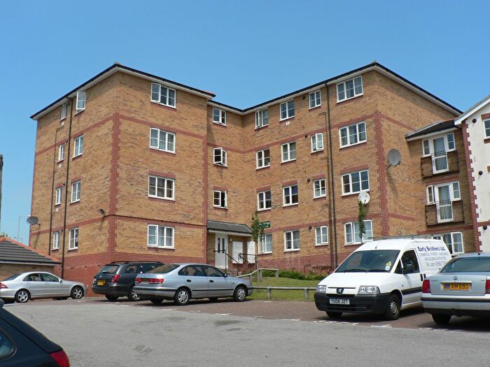 2 Bedroom Flat To Rent In Seamarks, Kingsway, Luton, LU4