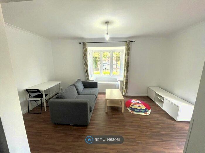 1 Bedroom Flat To Rent In Sarah Court, Northolt, UB5