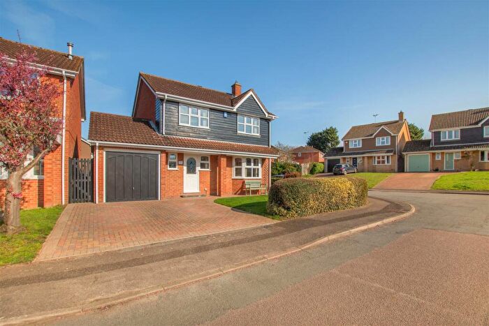 4 Bedroom Detached House For Sale In Fielding Drive, Larkfield, Aylesford, ME20