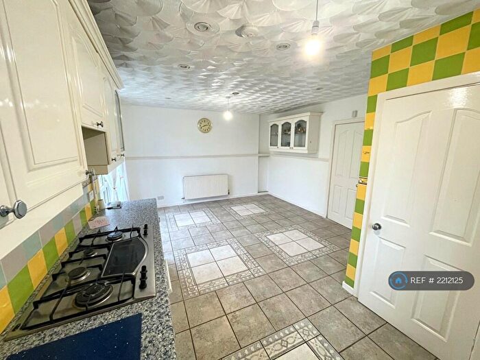 4 Bedroom Semi-Detached House To Rent In Windermere Road, Middleton, Manchester, M24