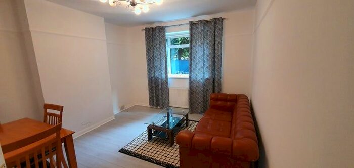 2 Bedroom Flat To Rent In Brewster Gardens, Ladbroke Grove, London, W10