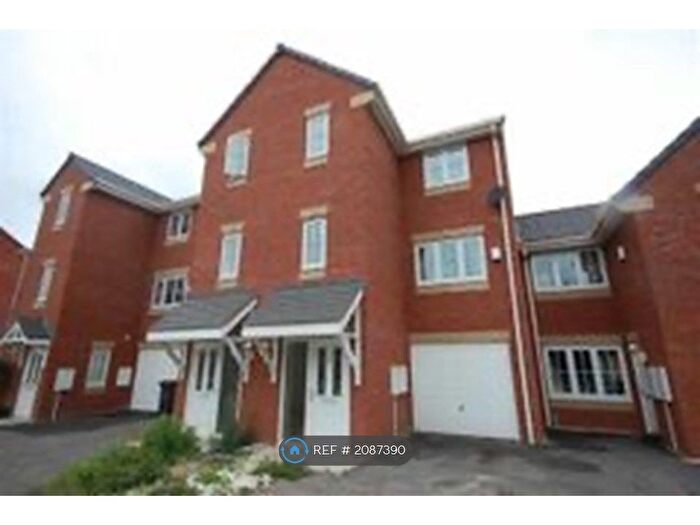 4 Bedroom Terraced House To Rent In Spring Place Gardens, Mirfield, WF14
