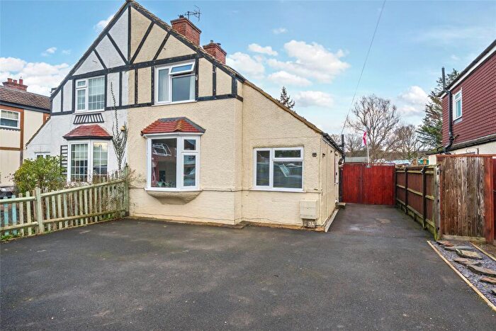 3 Bedroom Semi Detached House For Sale In Oakwood Road, Horley, Surrey, RH6