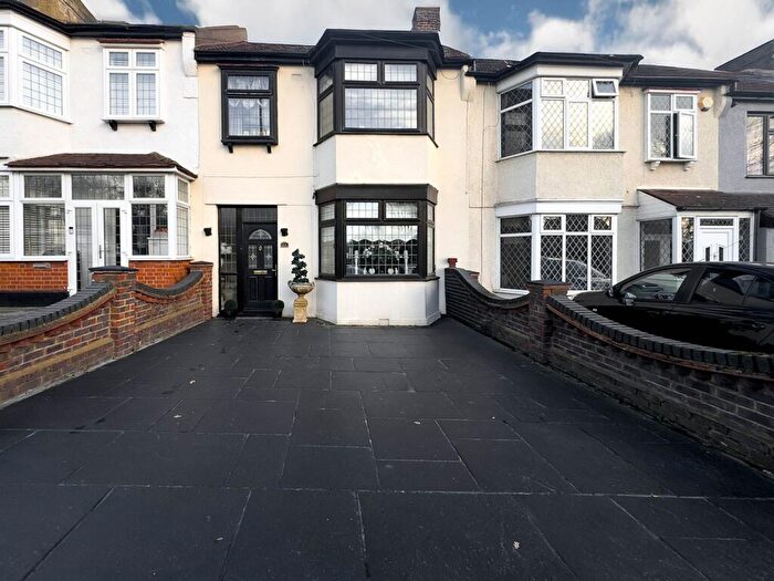 3 Bedroom House For Sale In Tomswood Hill, Ilford, IG6