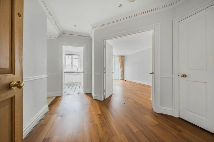 2 Bedroom Flat To Rent In Richmond Bridge, East Twickenham, TW1